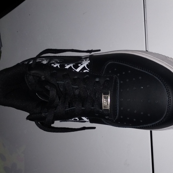 Shoes - Picture 2 of 4